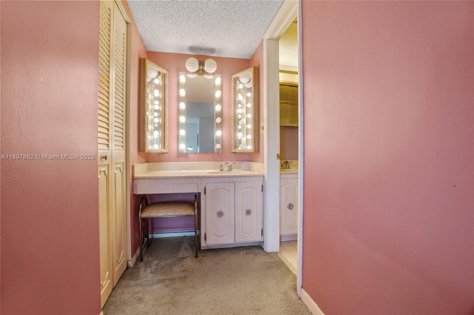 18TH HOLE AT INVERRARY CO - Residential