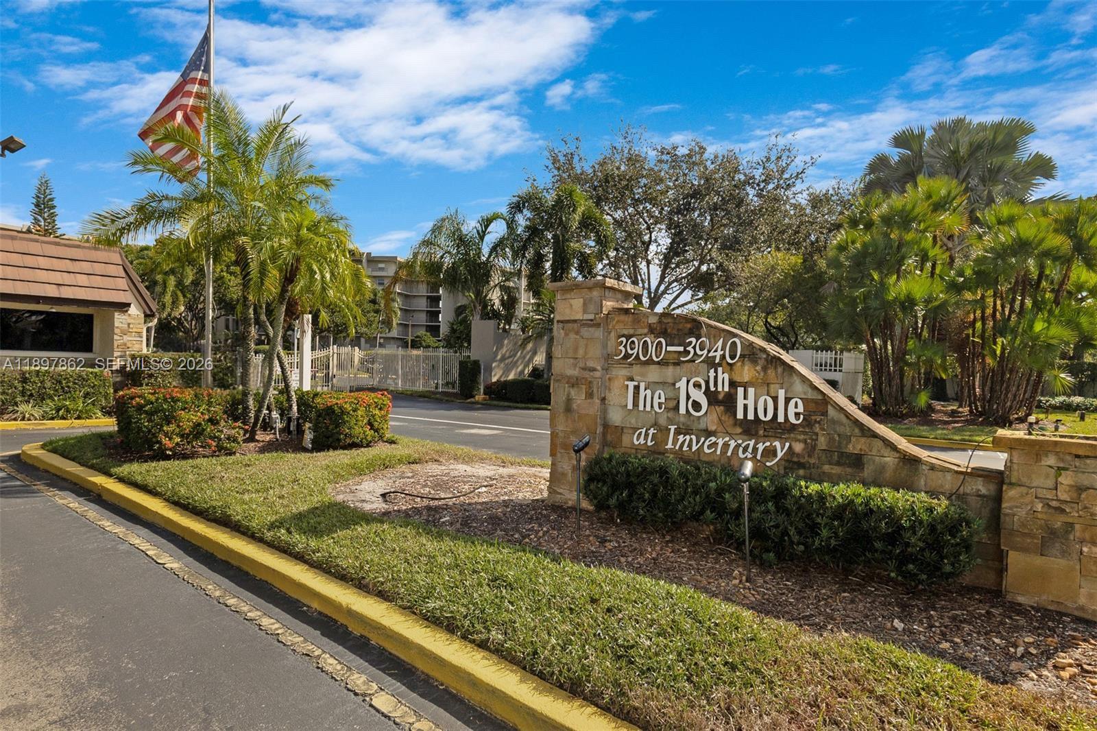 18TH HOLE AT INVERRARY CO - Residential