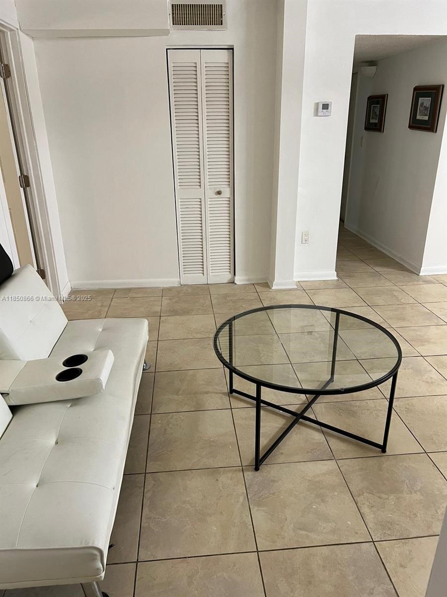 2000 Biarritz Dr 202