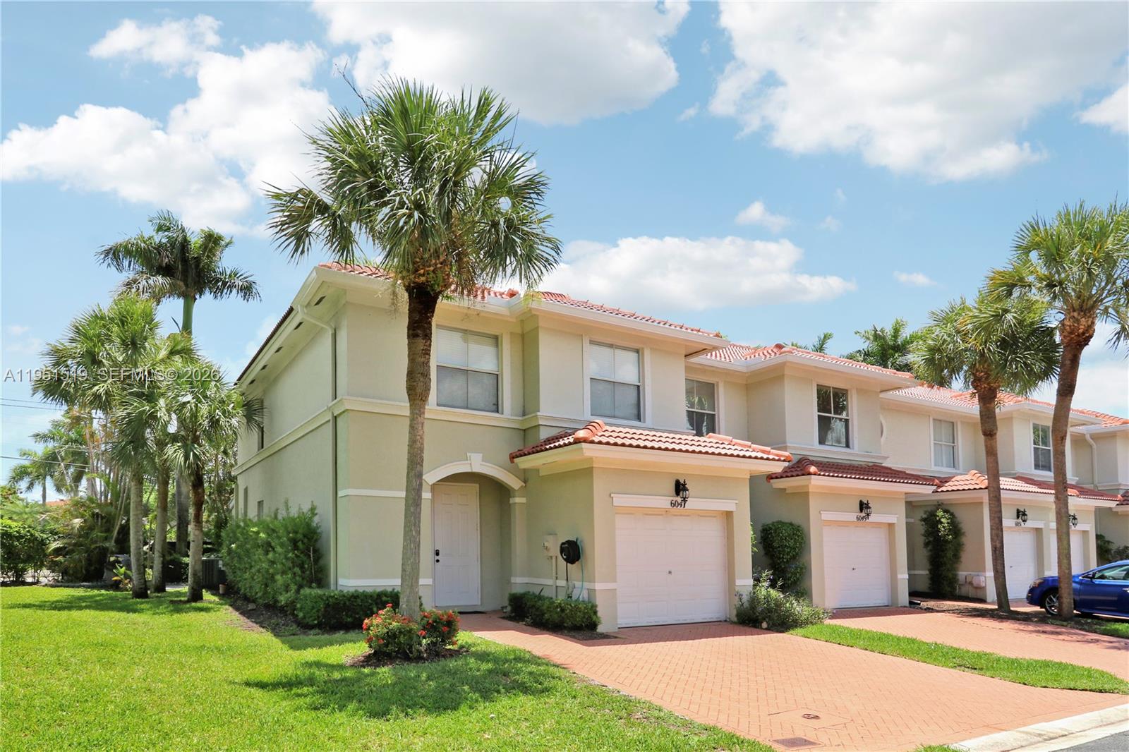 SEMINOLE GARDENS AT WOODB - Residential