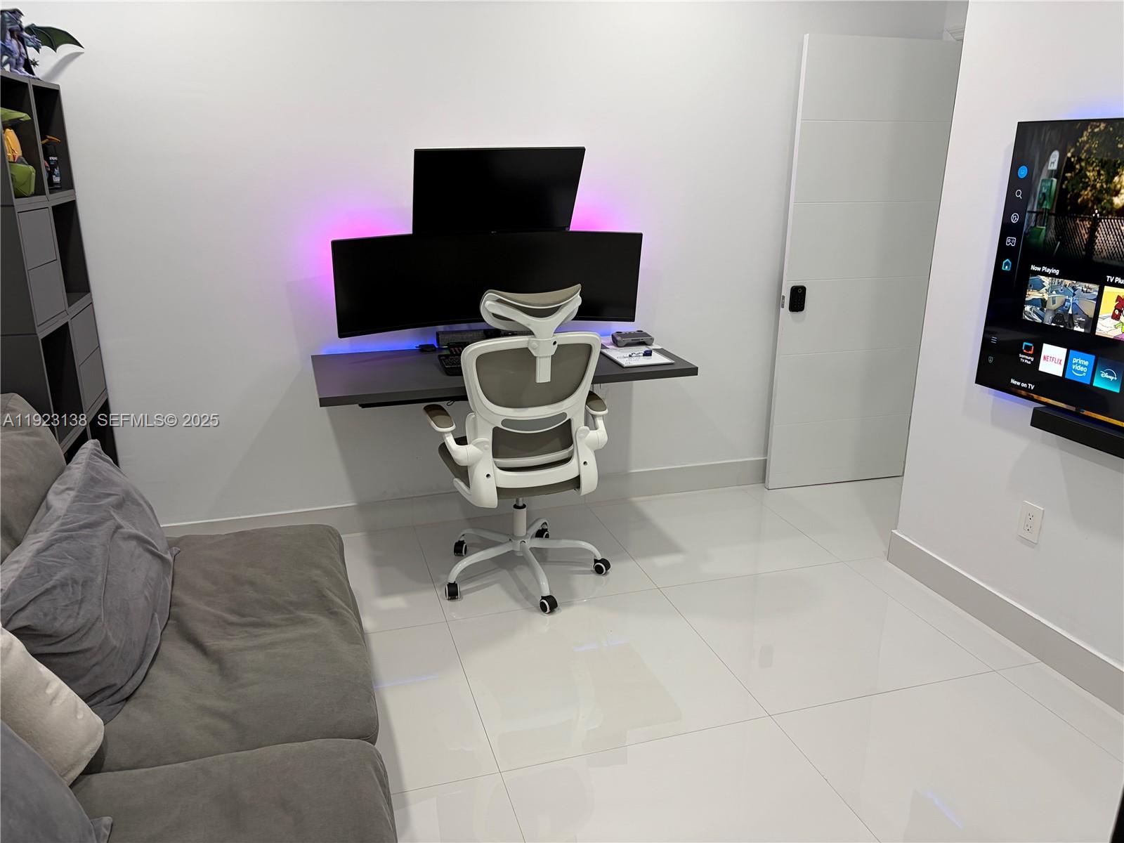 SPANISH LAKES 2ND ADDN - Residential