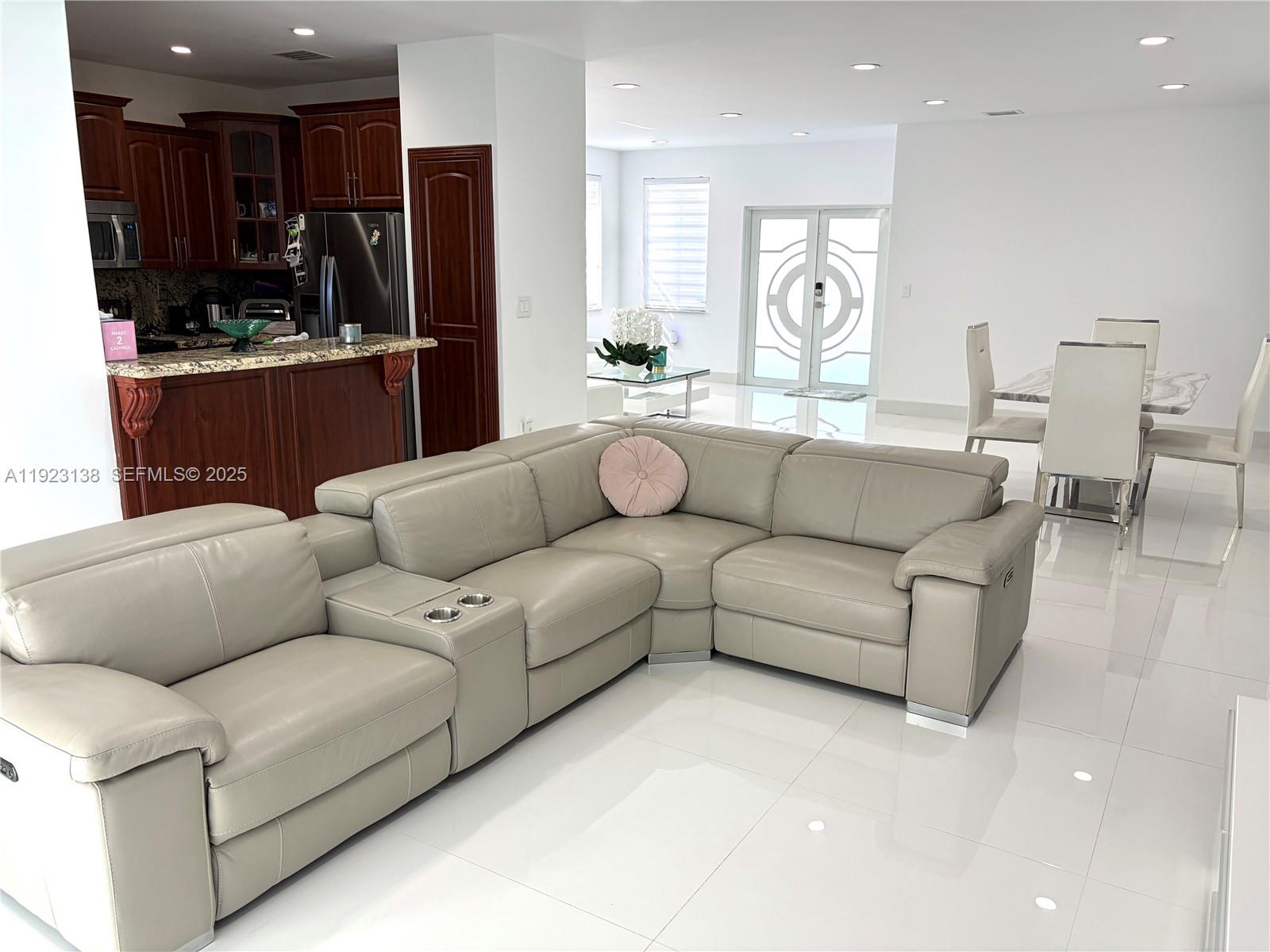 SPANISH LAKES 2ND ADDN - Residential