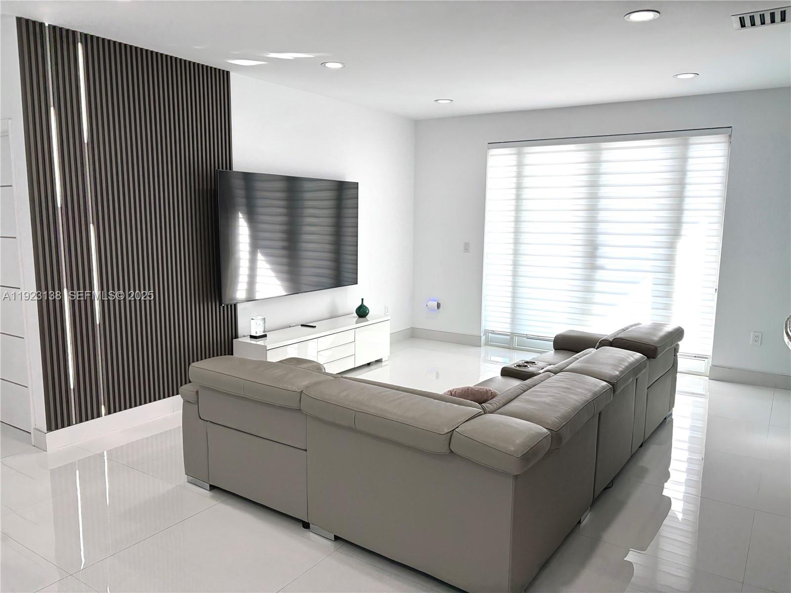 SPANISH LAKES 2ND ADDN - Residential