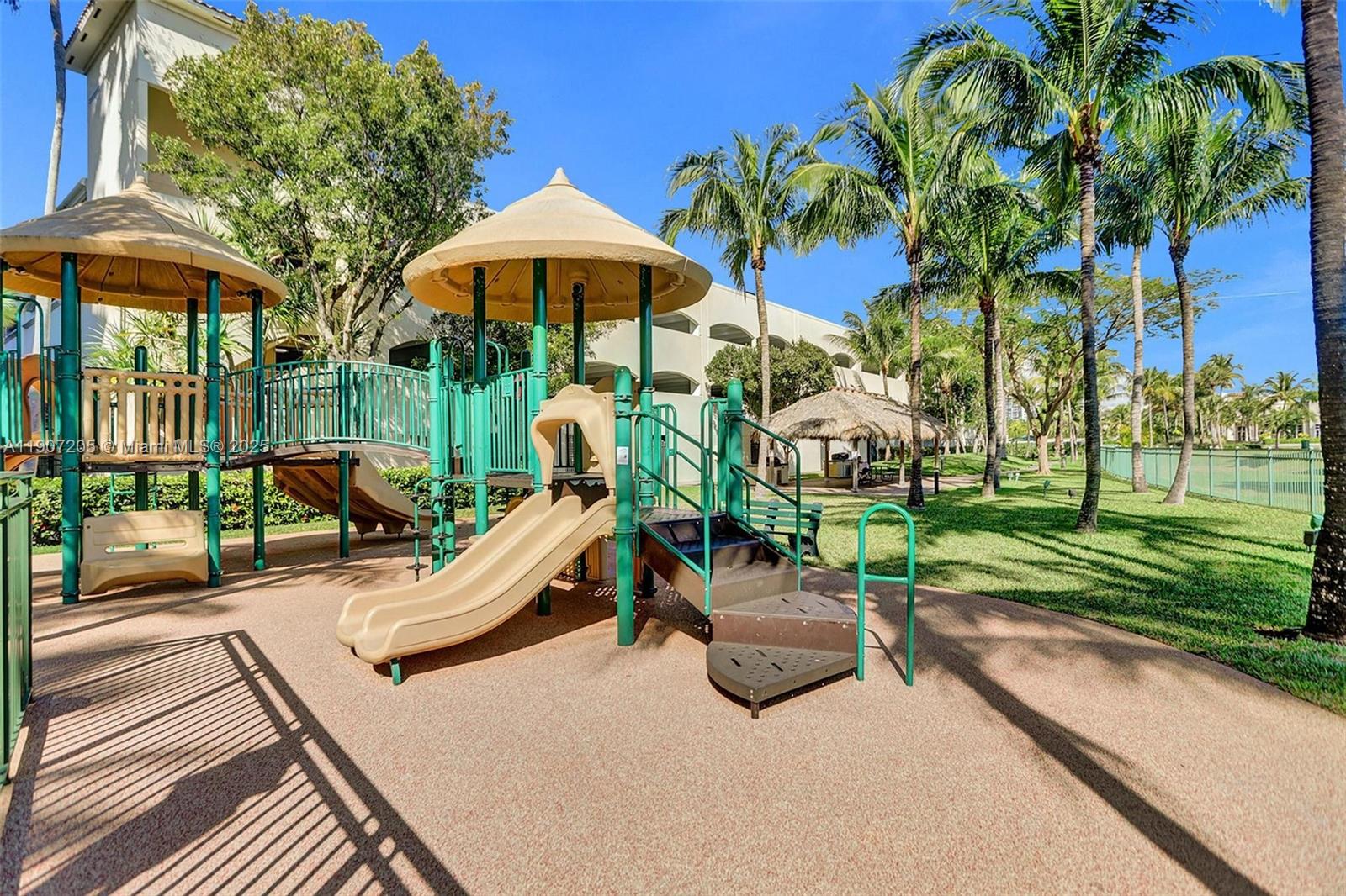 TURNBERRY ON THE GREEN CO - Residential Lease