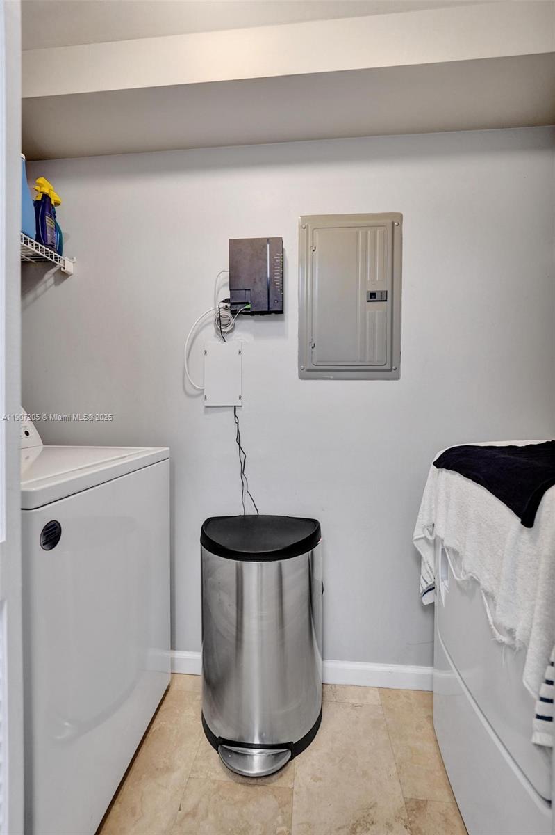 TURNBERRY ON THE GREEN CO - Residential Lease