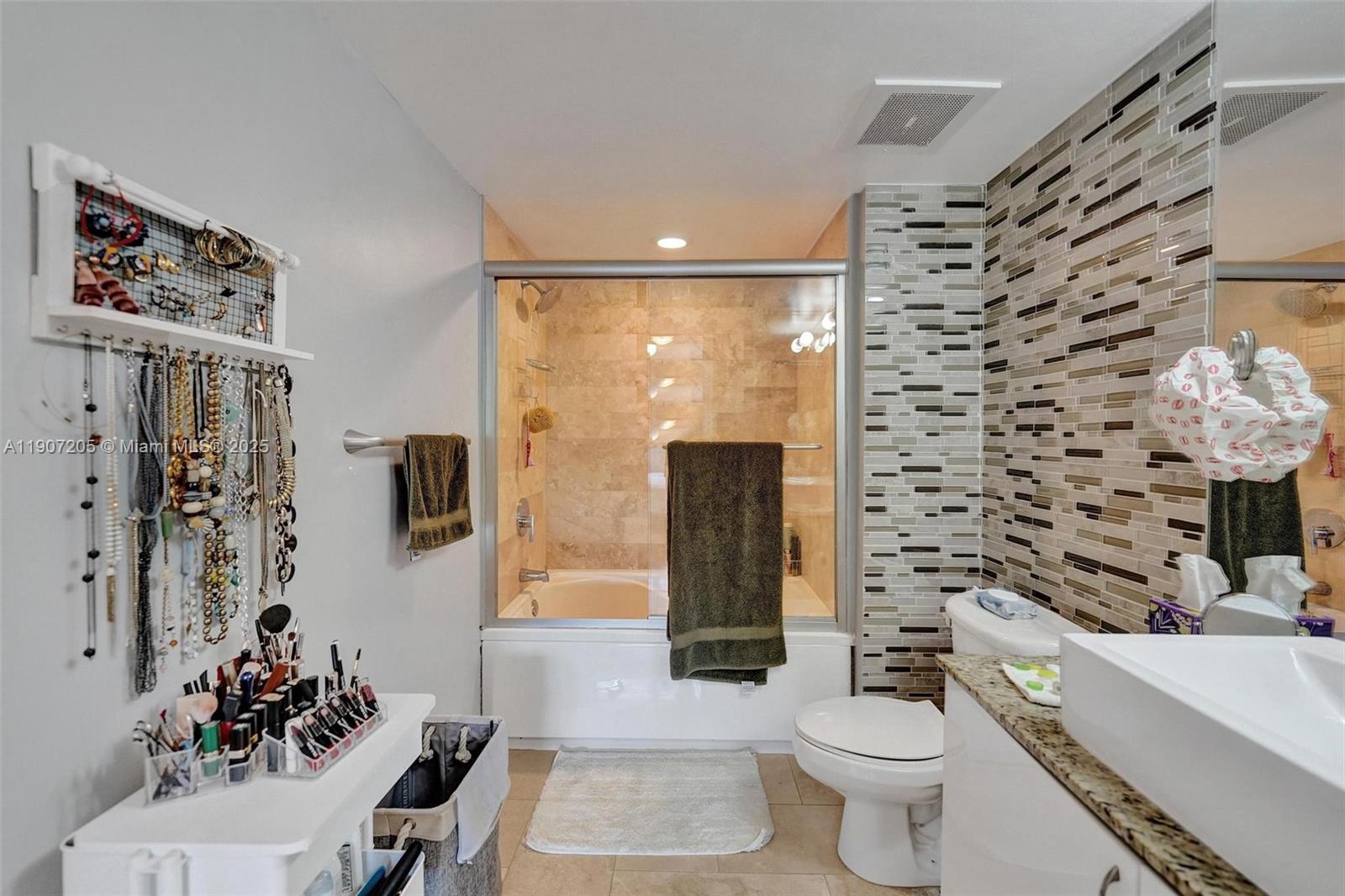 TURNBERRY ON THE GREEN CO - Residential Lease