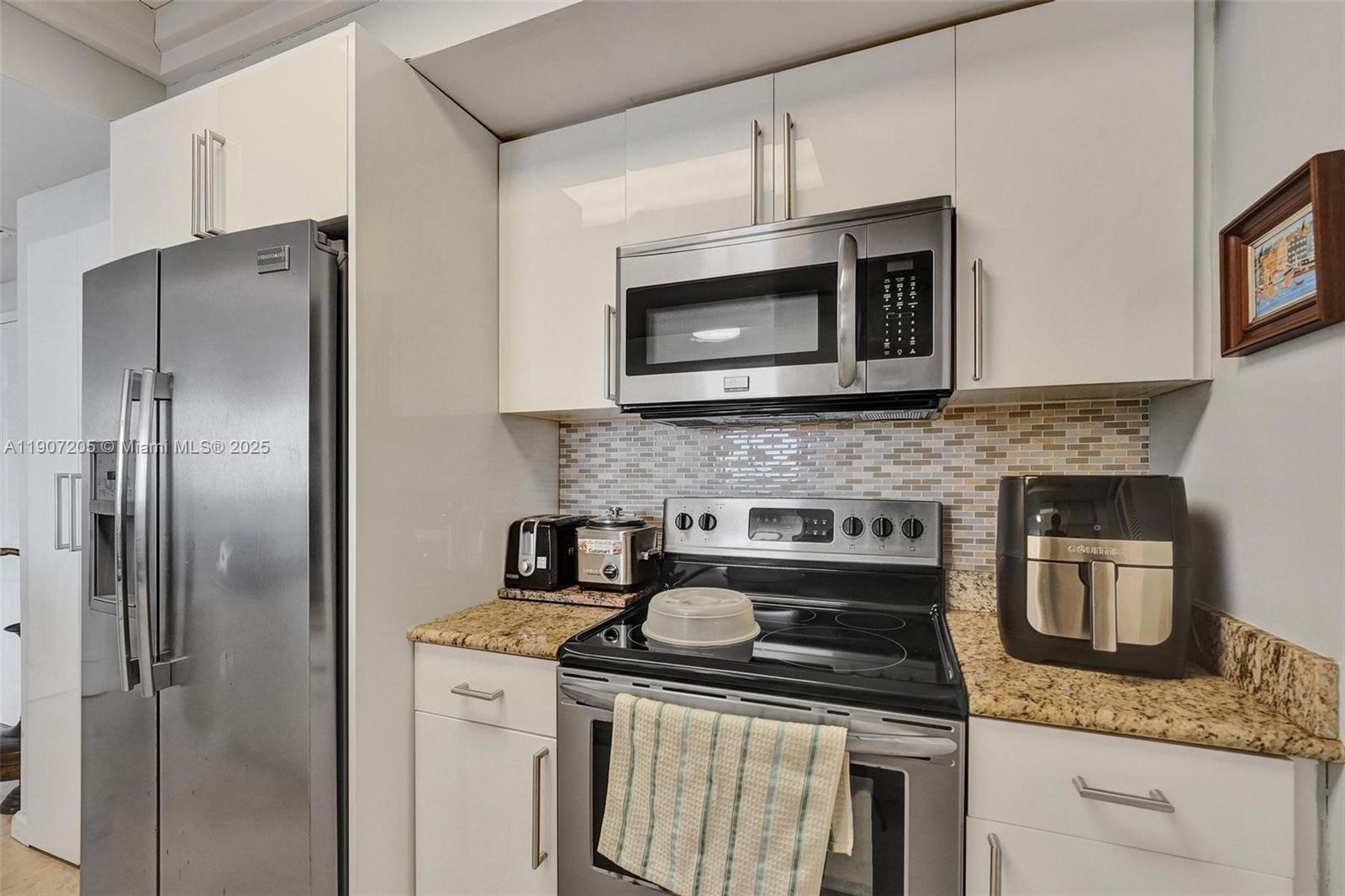 TURNBERRY ON THE GREEN CO - Residential Lease