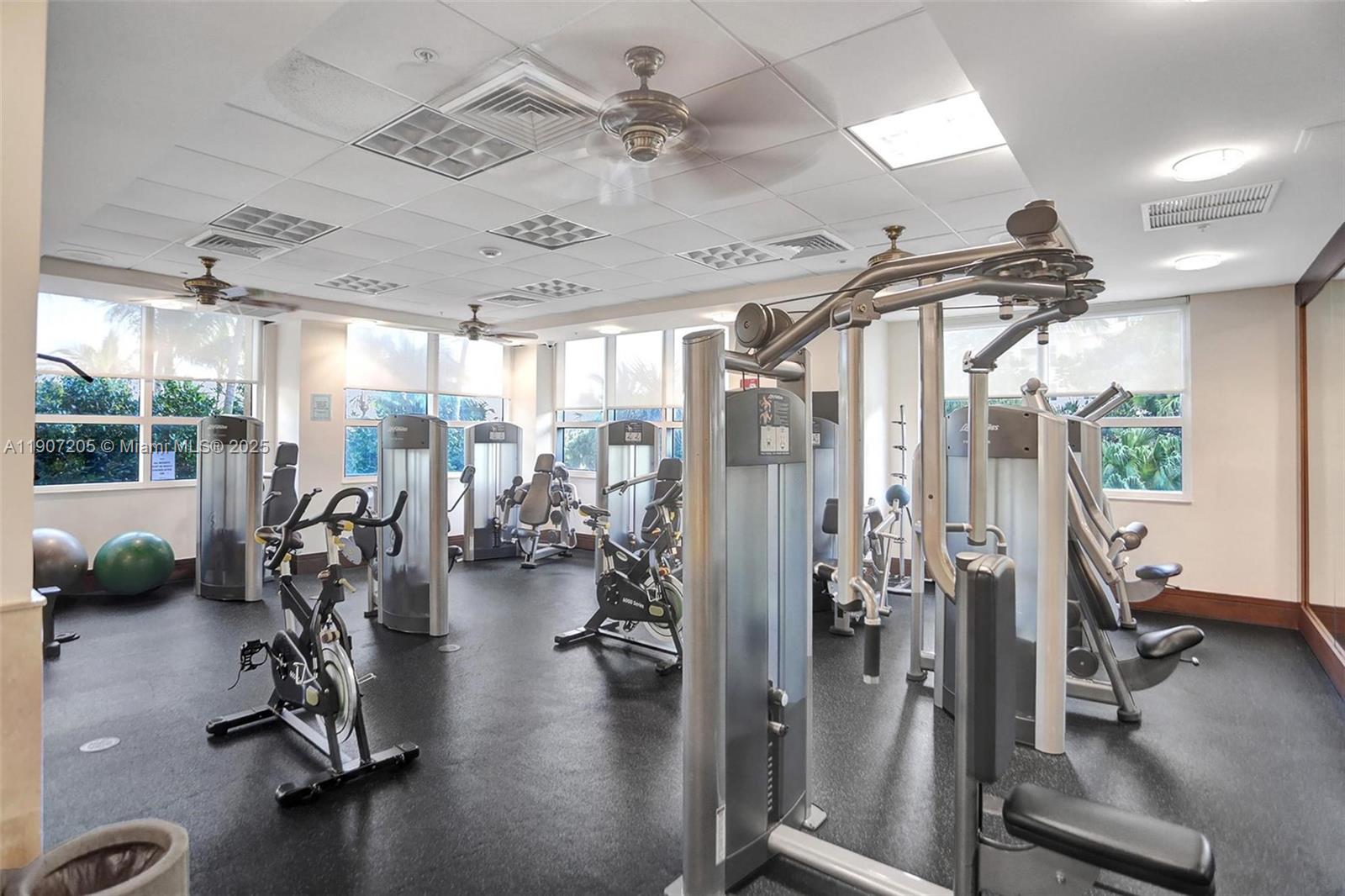 TURNBERRY ON THE GREEN CO - Residential Lease