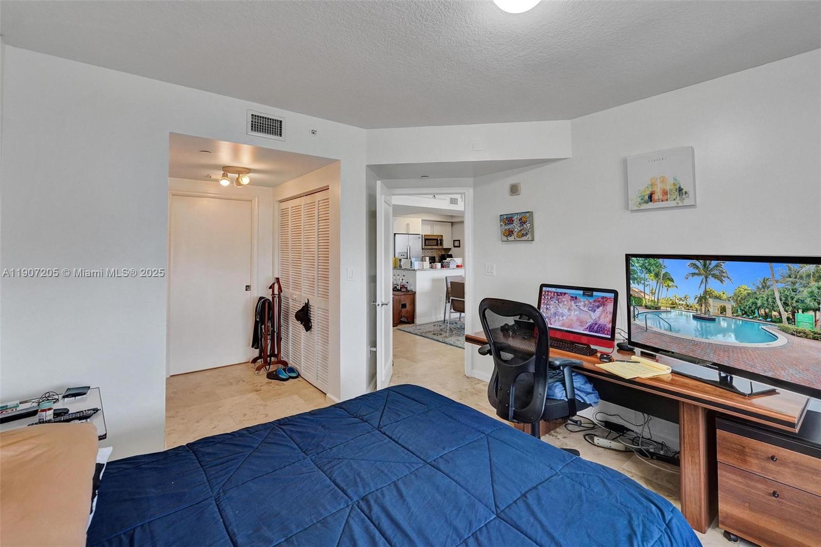 TURNBERRY ON THE GREEN CO - Residential Lease