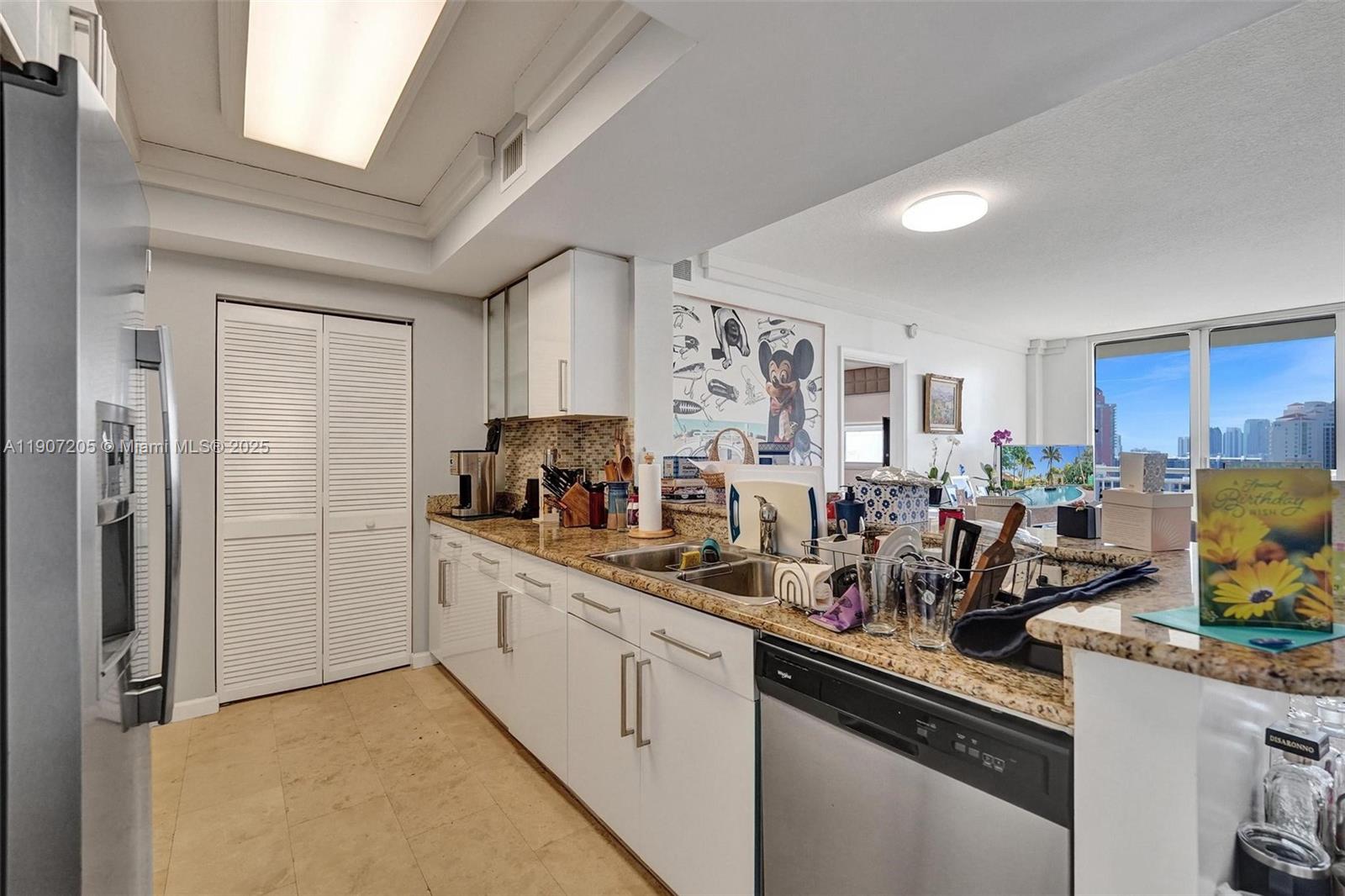 TURNBERRY ON THE GREEN CO - Residential Lease