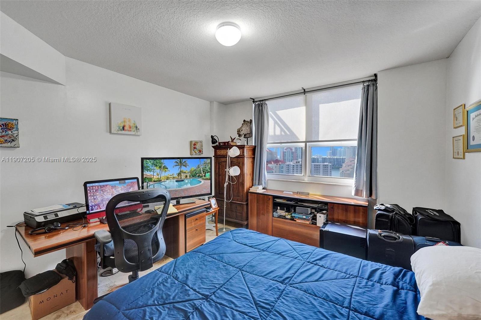 TURNBERRY ON THE GREEN CO - Residential Lease