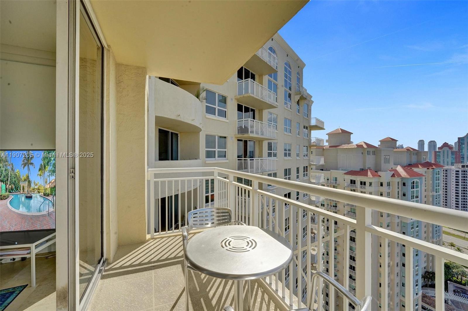 TURNBERRY ON THE GREEN CO - Residential Lease