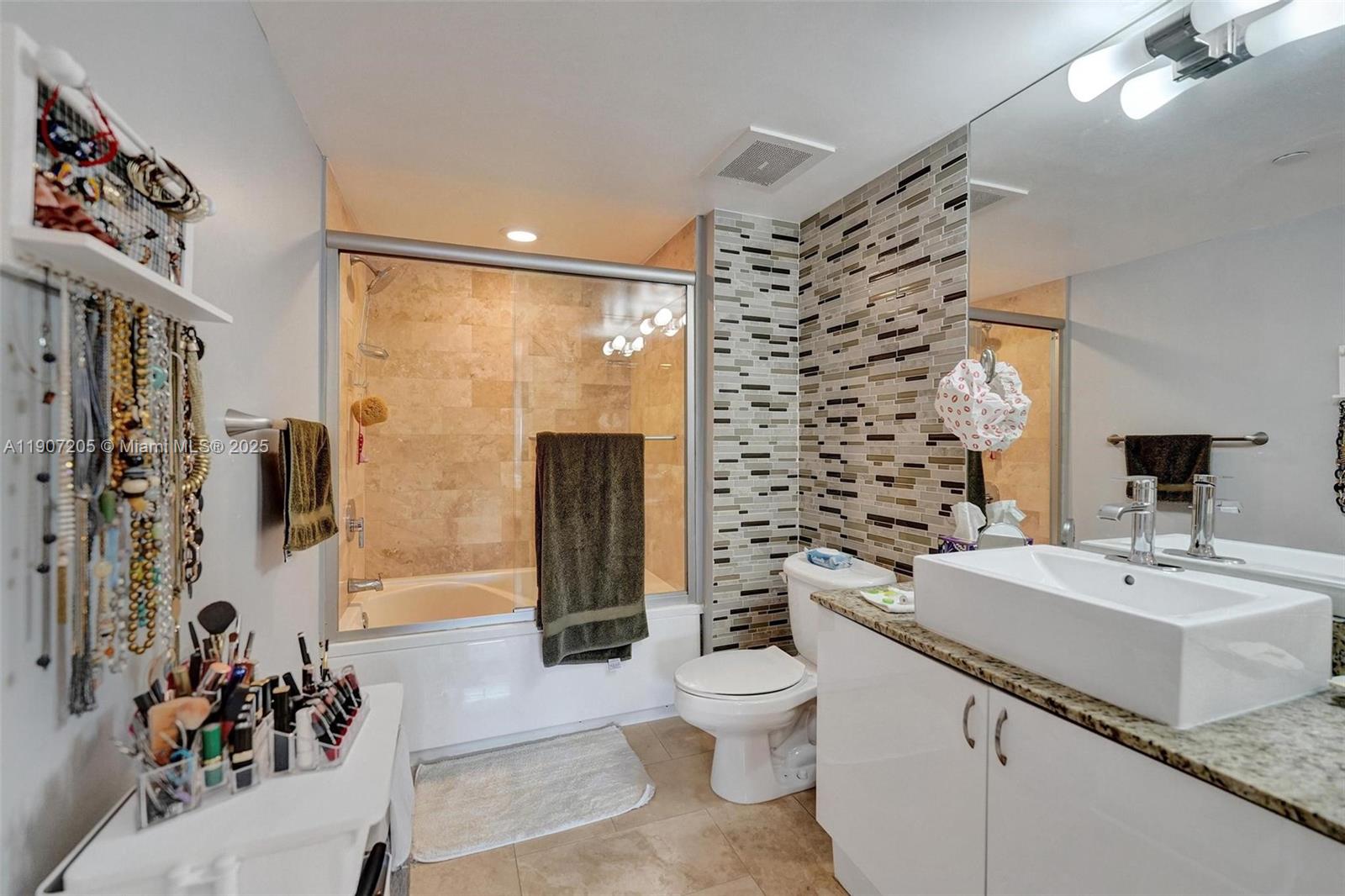 TURNBERRY ON THE GREEN CO - Residential Lease