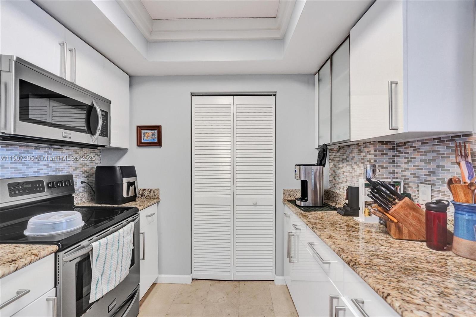 TURNBERRY ON THE GREEN CO - Residential Lease