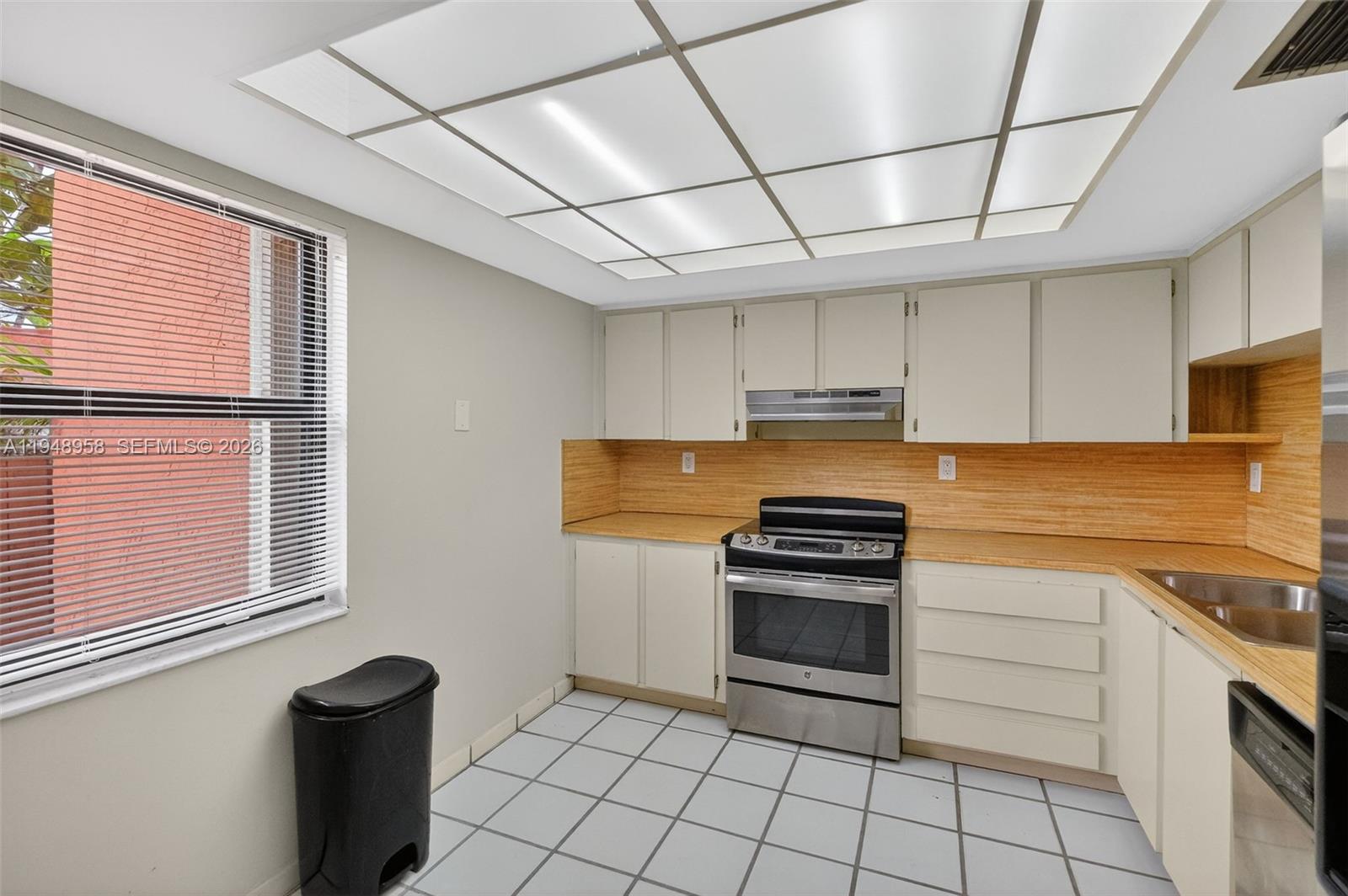 WINDSONG LAKES CONDO - Residential