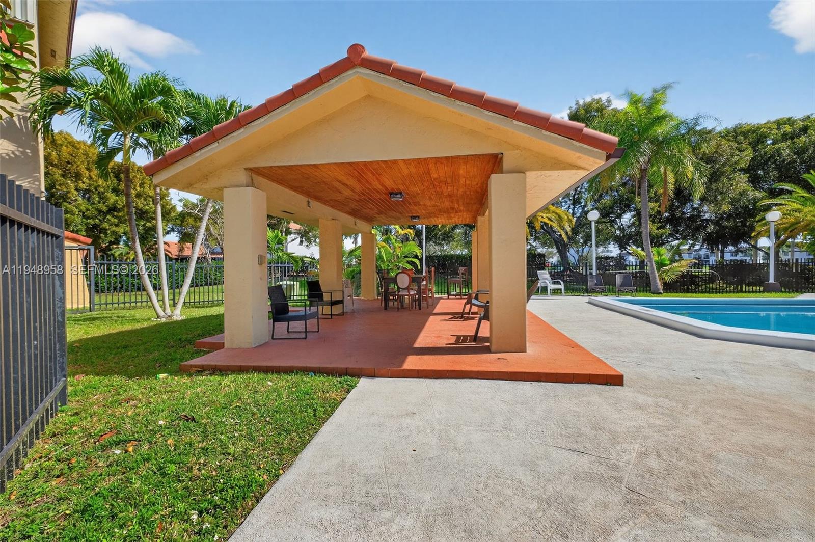 WINDSONG LAKES CONDO - Residential