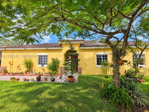 Photo of 3344 NE 11th Dr, Homestead, FL 33033 (MLS # A12105143)