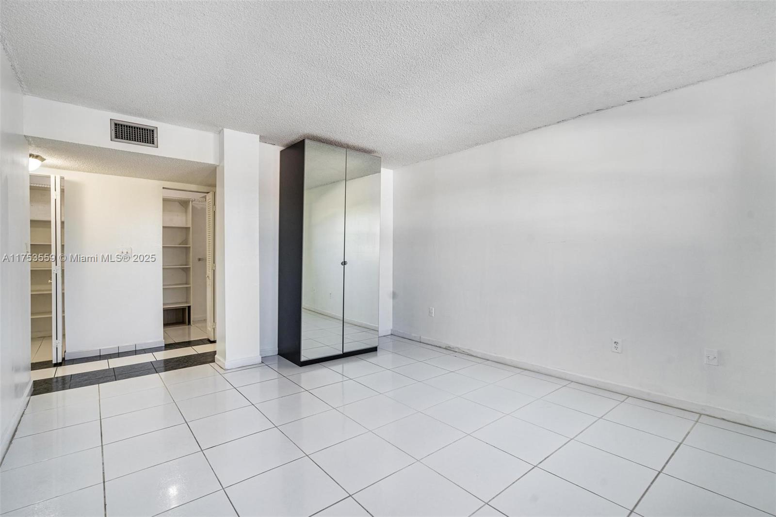 PARKVIEW PLAZA CONDO - Residential