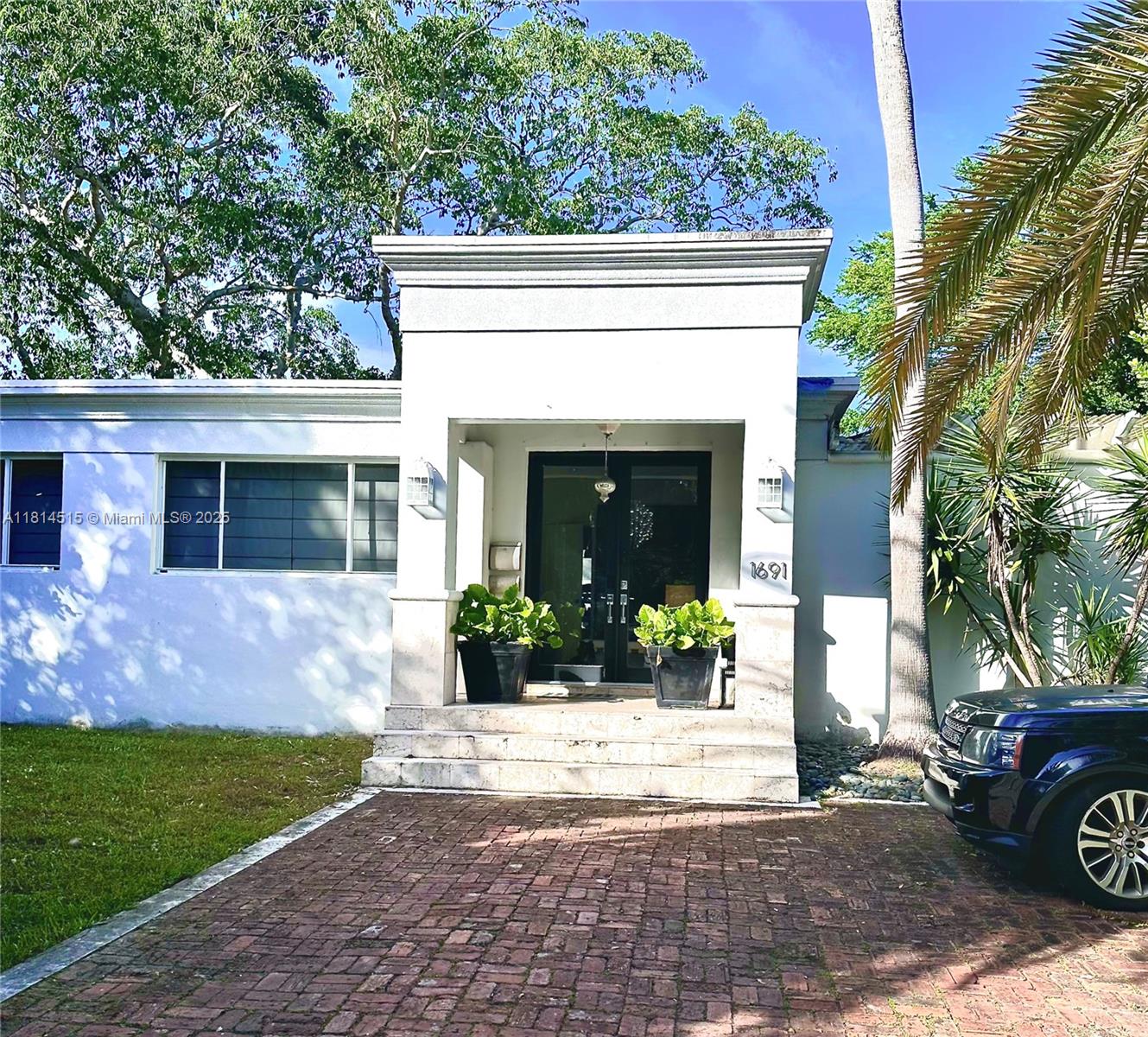 PRIME OPPORTUNITY IN THE HEART OF COCONUT GROVE.
Set on a generous 16,000 sq ft lot—well above average for the area—this property offers outstanding potential in one of Miami’s most coveted neighborhoods. Surrounded by luxury homes and ongoing new construction, this 3-bedroom, 2-bath residence is ideal for builders, developers, or end-users looking to create their dream home. Whether you choose to renovate or rebuild, the oversized lot offers endless possibilities, including a spacious custom residence, a pool, and more. Minutes from top schools, marinas, shops, and Miami’s best dining, the location is unbeatable. Opportunities like this are rare in the Grove—don’t miss your chance to invest in one of Miami’s most prestigious and rapidly growing communities.