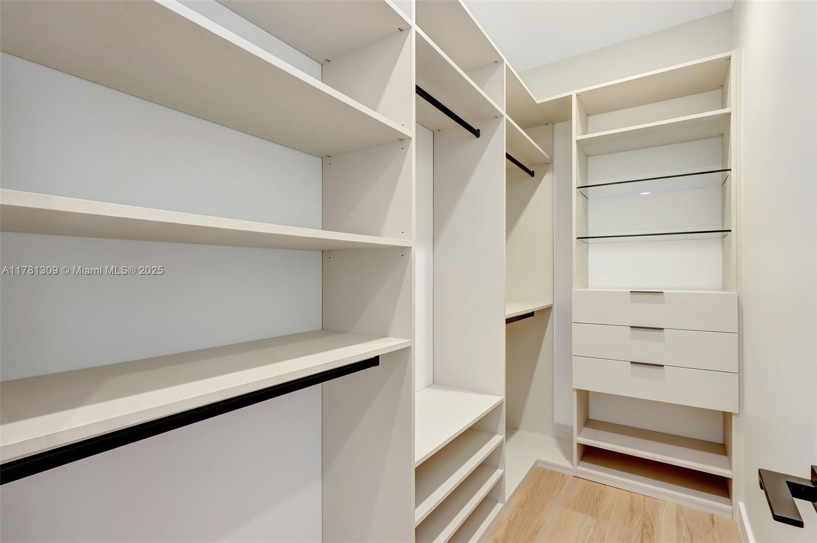 MUNDYS - Residential