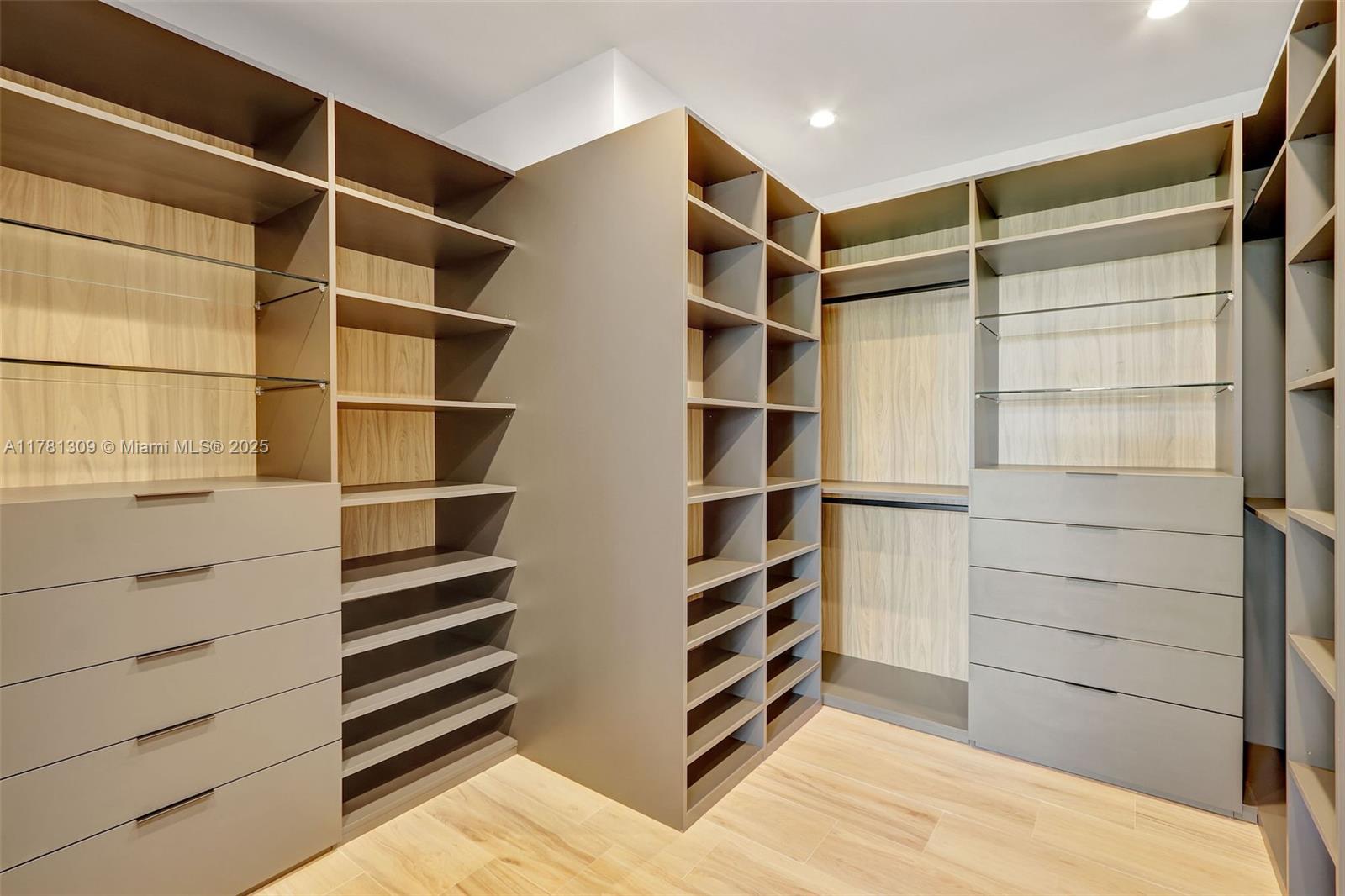 MUNDYS - Residential