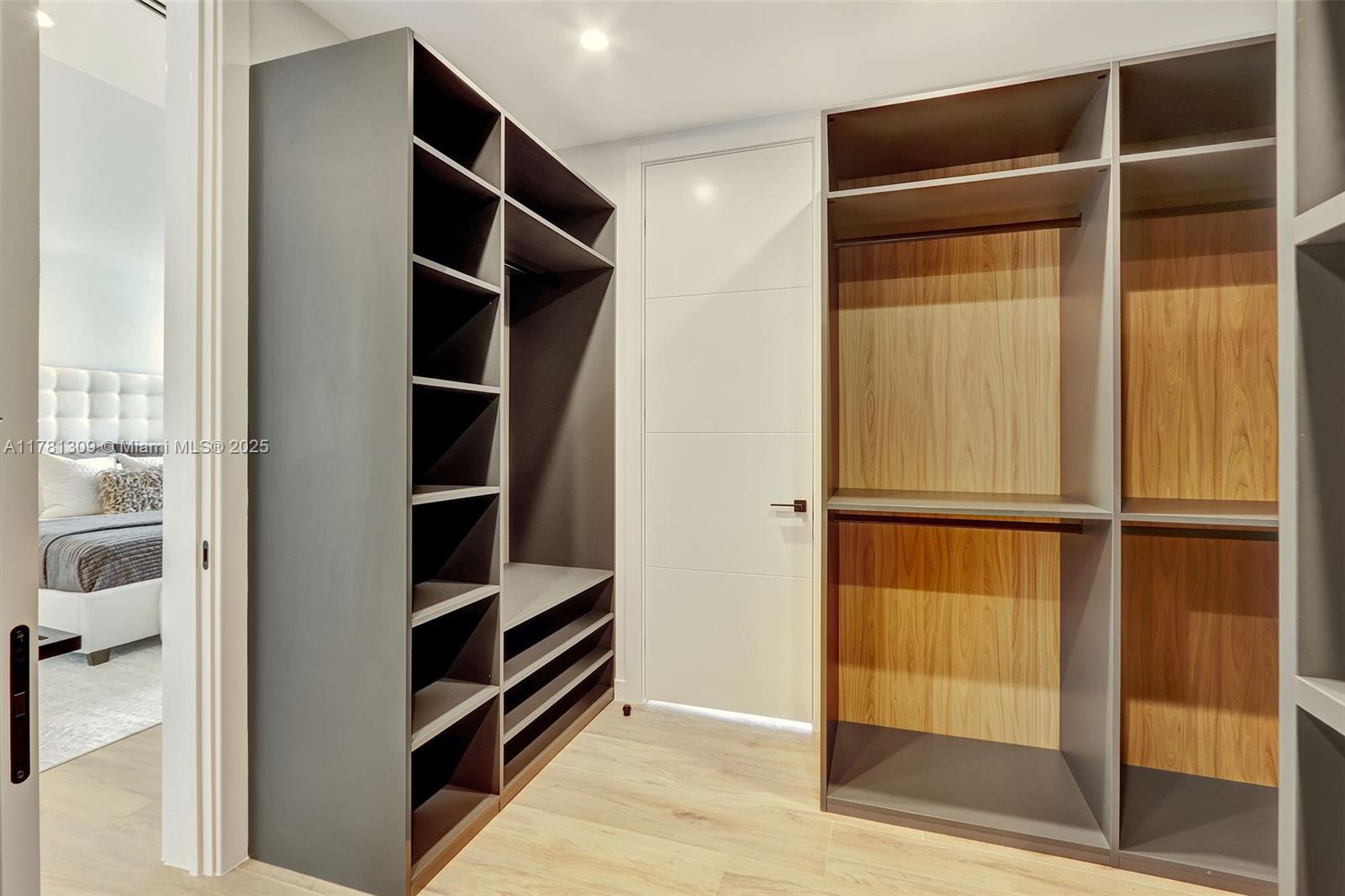 MUNDYS - Residential