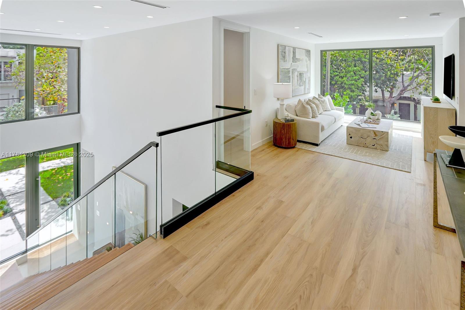 MUNDYS - Residential