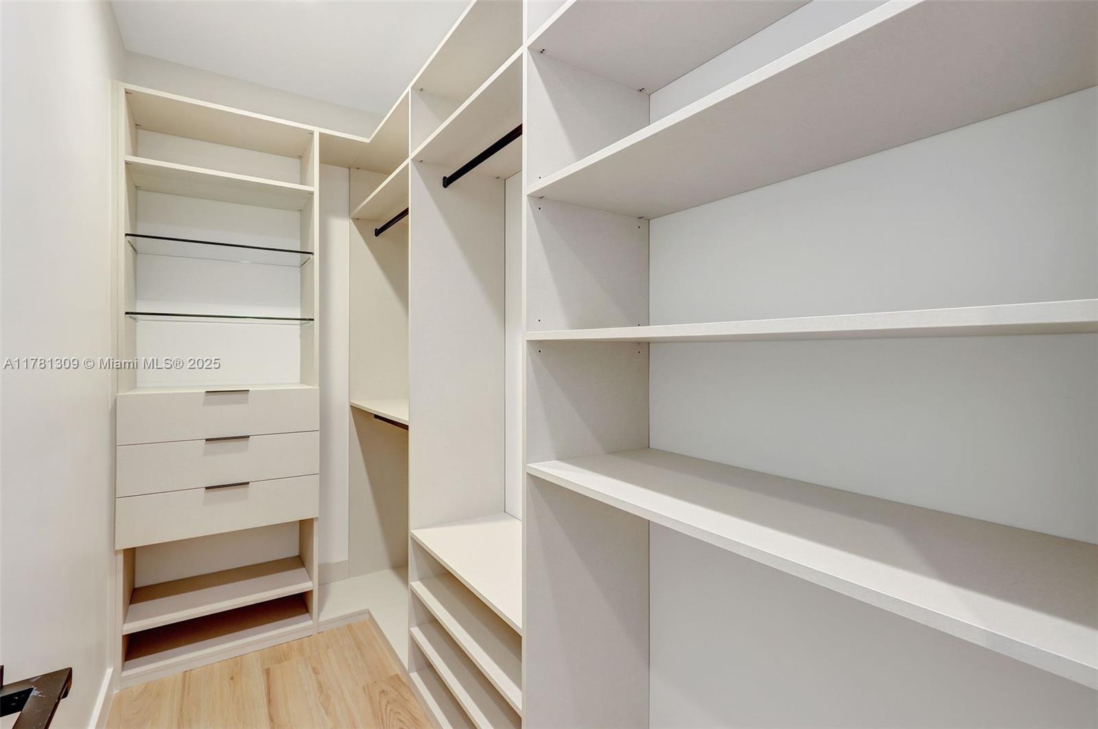 MUNDYS - Residential