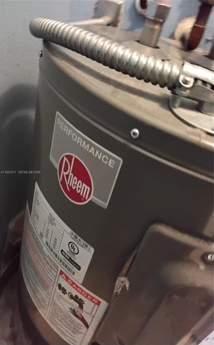 HAMPTON COURT CONDO - Residential