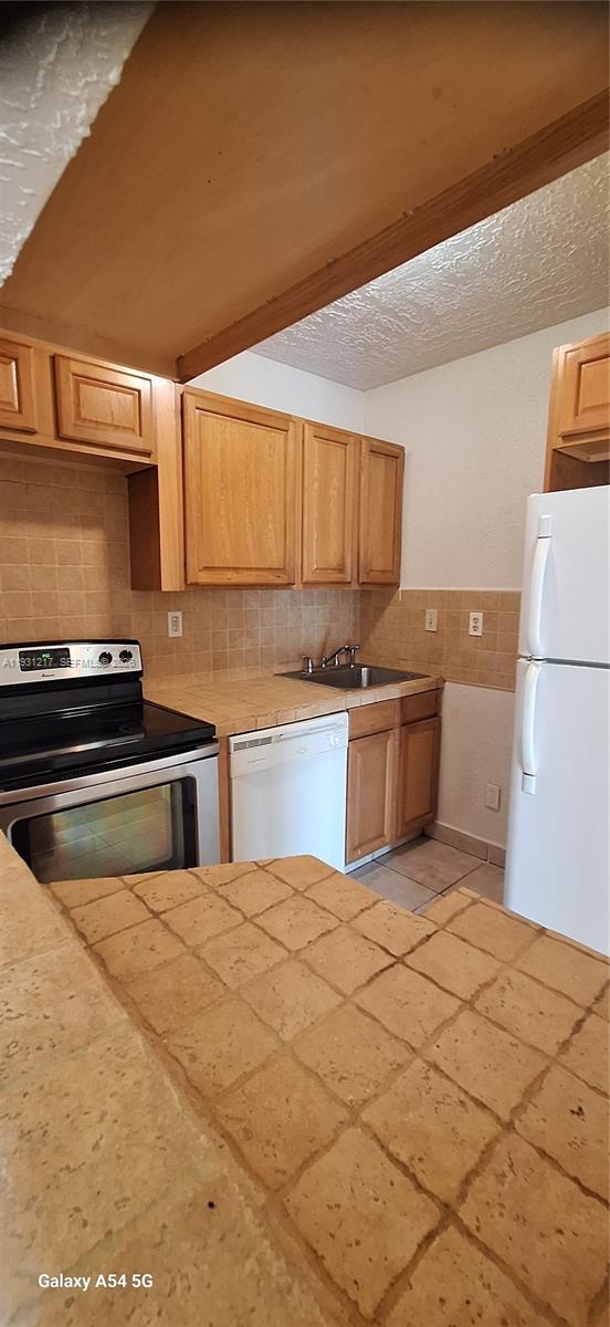 HAMPTON COURT CONDO - Residential