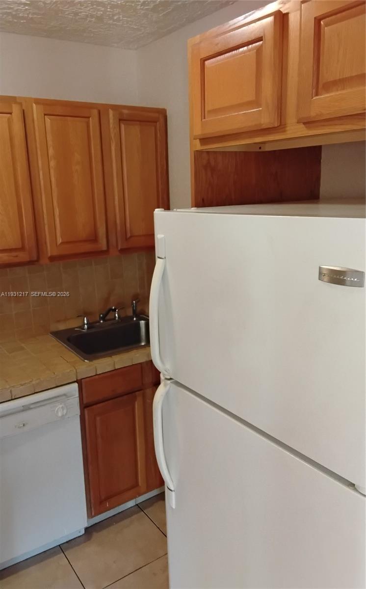 HAMPTON COURT CONDO - Residential