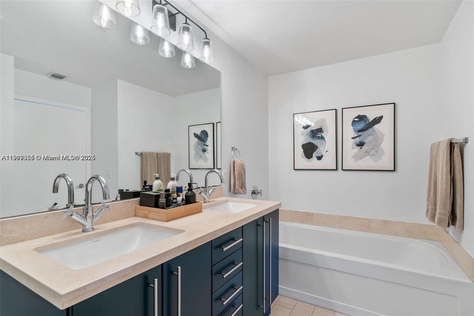 THE AXIS ON BRICKELL COND - Residential