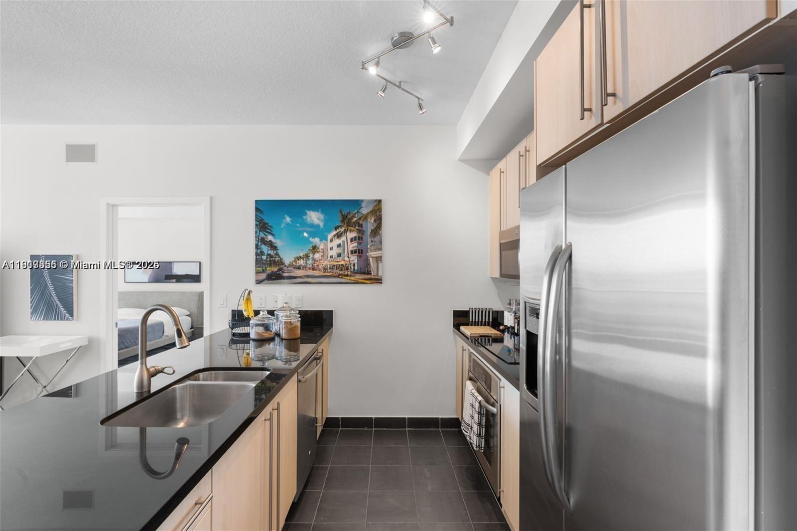 THE AXIS ON BRICKELL COND - Residential