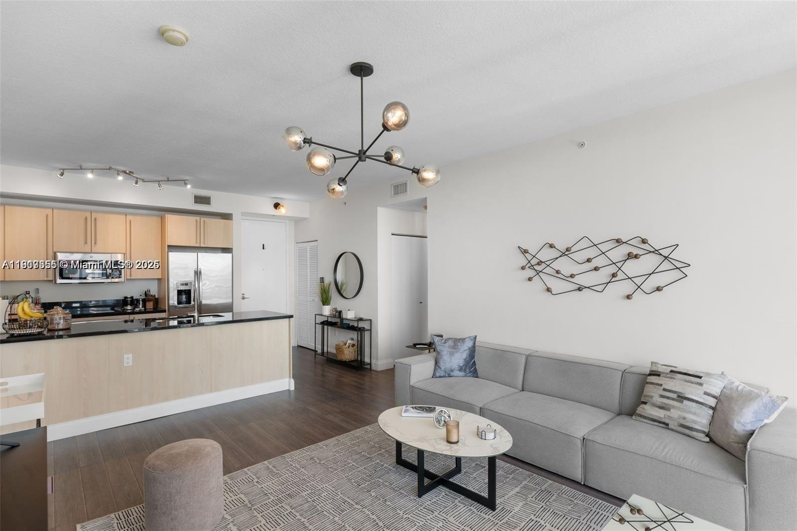 THE AXIS ON BRICKELL COND - Residential