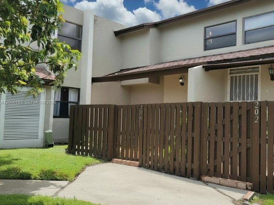 Beautiful two-story condo for rent in the heart of Fontainebleau/Sweetwater. This 2-bedroom, 2-bath home features a private front yard, central A/C with a new A/C unit, in-unit washer and dryer, and fully remodeled closets and bathrooms. The community offers a pool and tennis courts for residents. One space parking and visitor.
Located near Sabor Tropical Supermarket, Dolphin Mall, International Mall, major highways, restaurants, and everyday conveniences. First month and last month in advance, plus one month security deposit. No pets allowed. A well-maintained and conveniently located rental in Miami’s highly desirable 33172 area. Available April 1, 2026