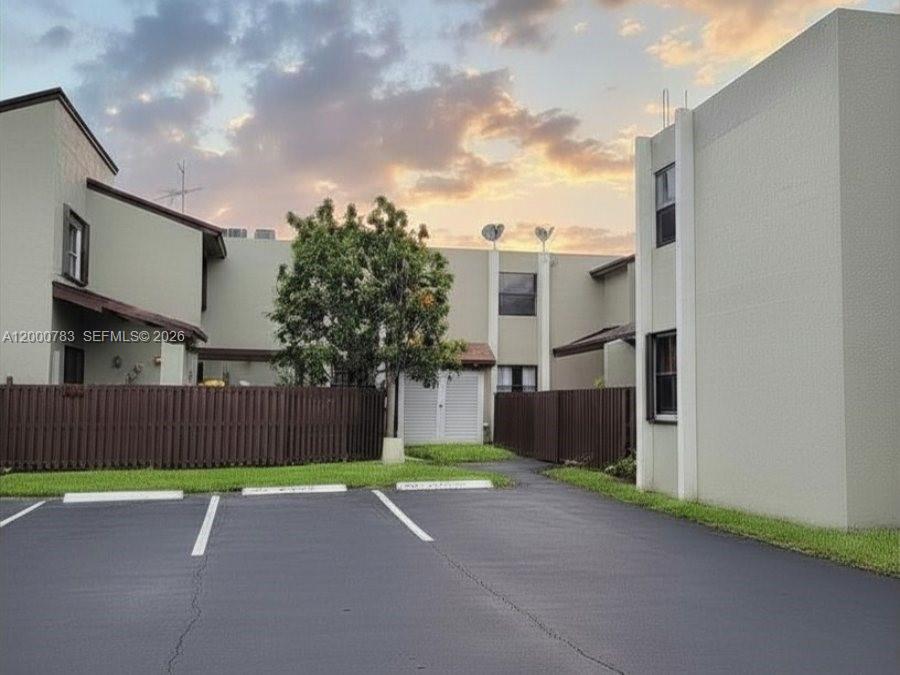 INDIAN LAKE VILLAGE II CO - Residential Lease