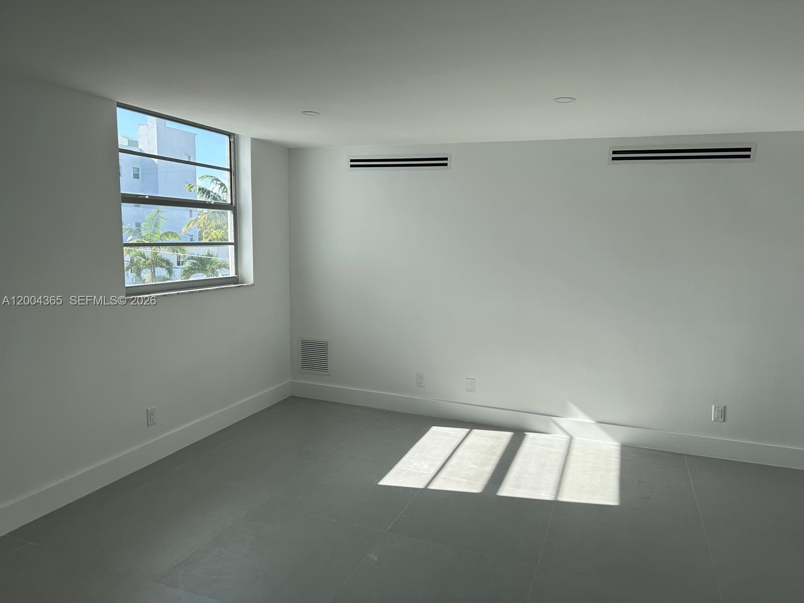 360 Meridian Ave 3E