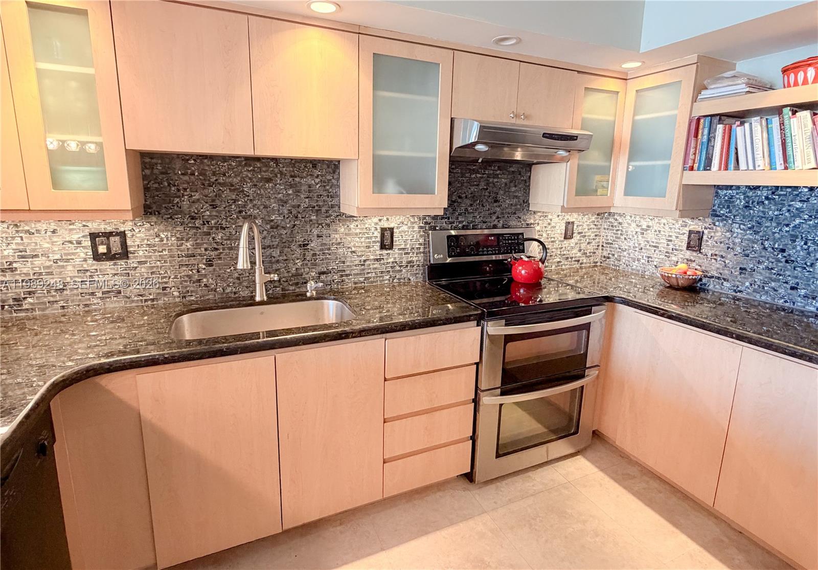 TOWER 1800 CONDO - Residential