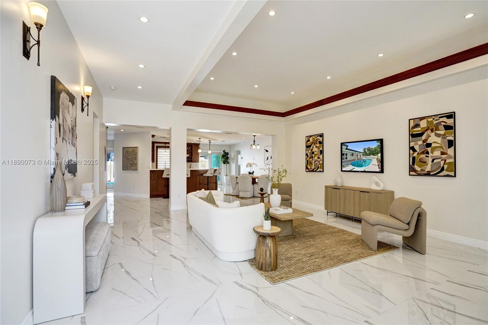 HOLLYWOOD HILLS - Residential