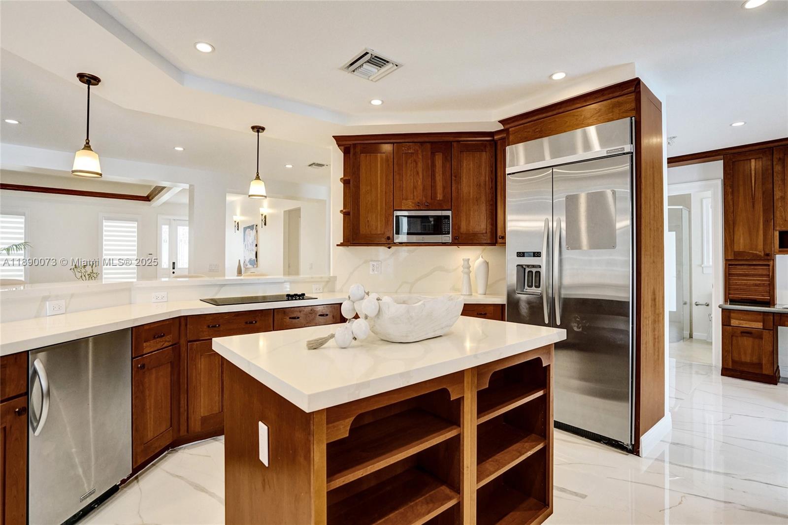 HOLLYWOOD HILLS - Residential