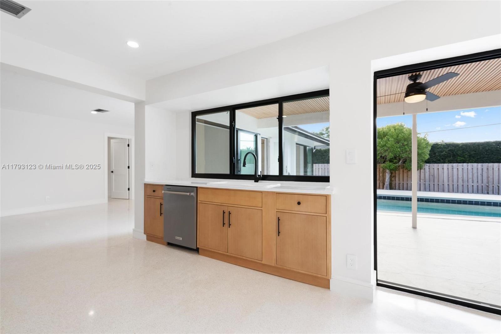 LIGHTHOUSE POINT 6TH SEC - Residential