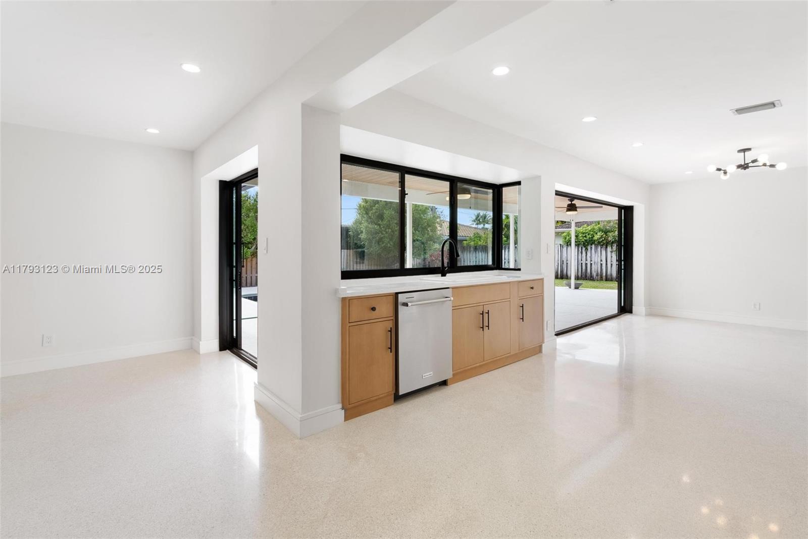 LIGHTHOUSE POINT 6TH SEC - Residential