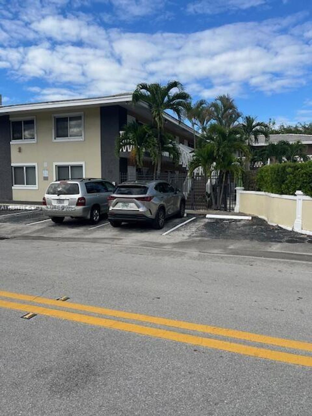 Photo of 837 NE 17th Ter #1, Fort Lauderdale, FL 33304 (MLS # A11921715)
