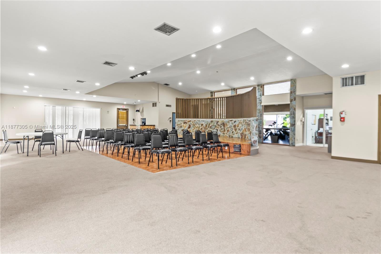 SUMMERTREE VILG CALIF CL - Residential