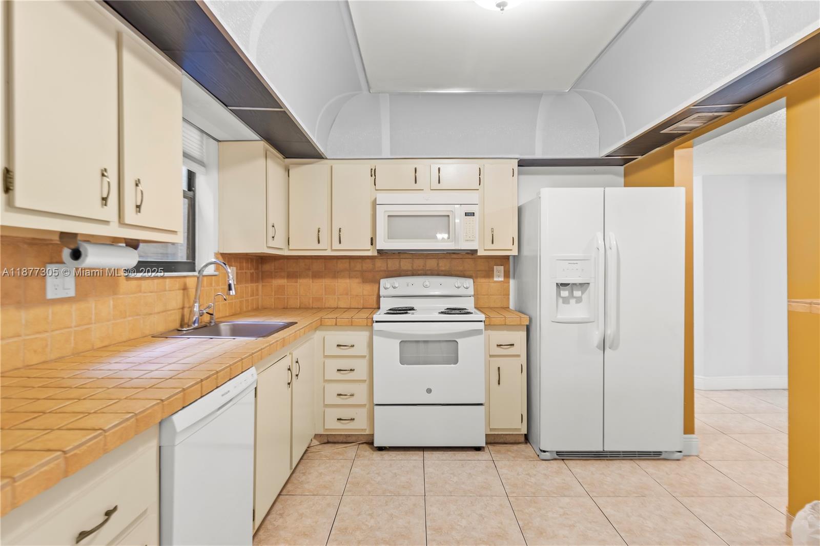 SUMMERTREE VILG CALIF CL - Residential