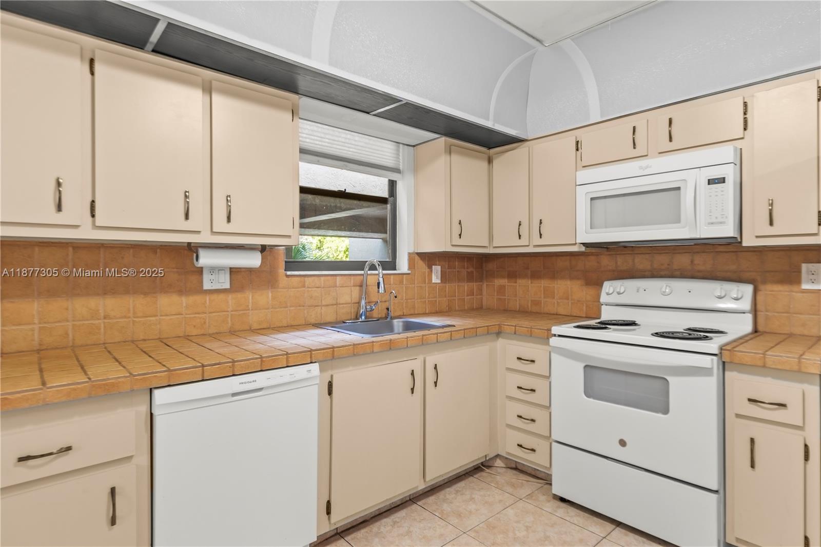 SUMMERTREE VILG CALIF CL - Residential