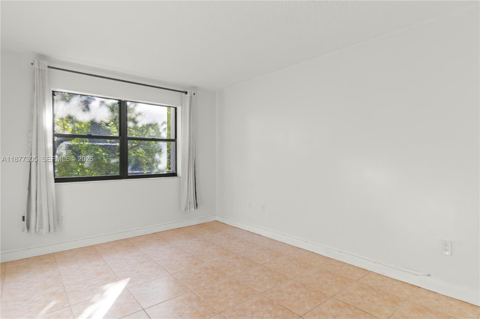 SUMMERTREE VILG CALIF CL - Residential