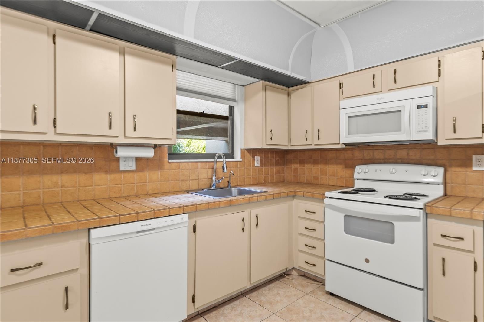 SUMMERTREE VILG CALIF CL - Residential