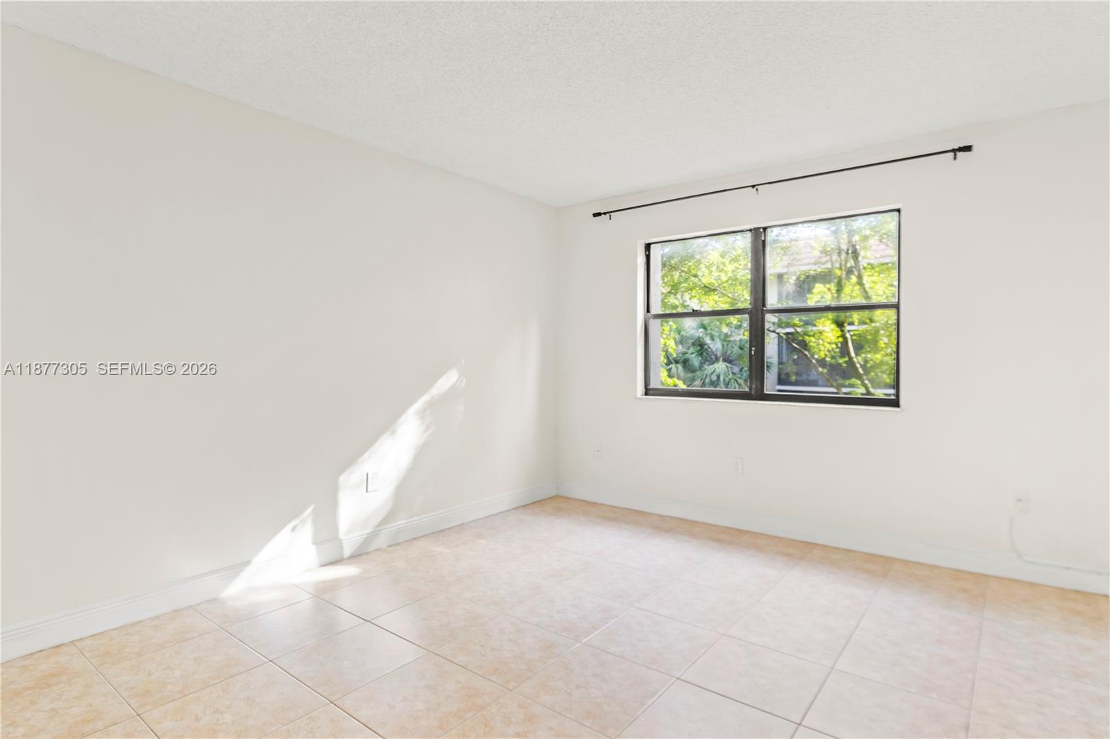 SUMMERTREE VILG CALIF CL - Residential