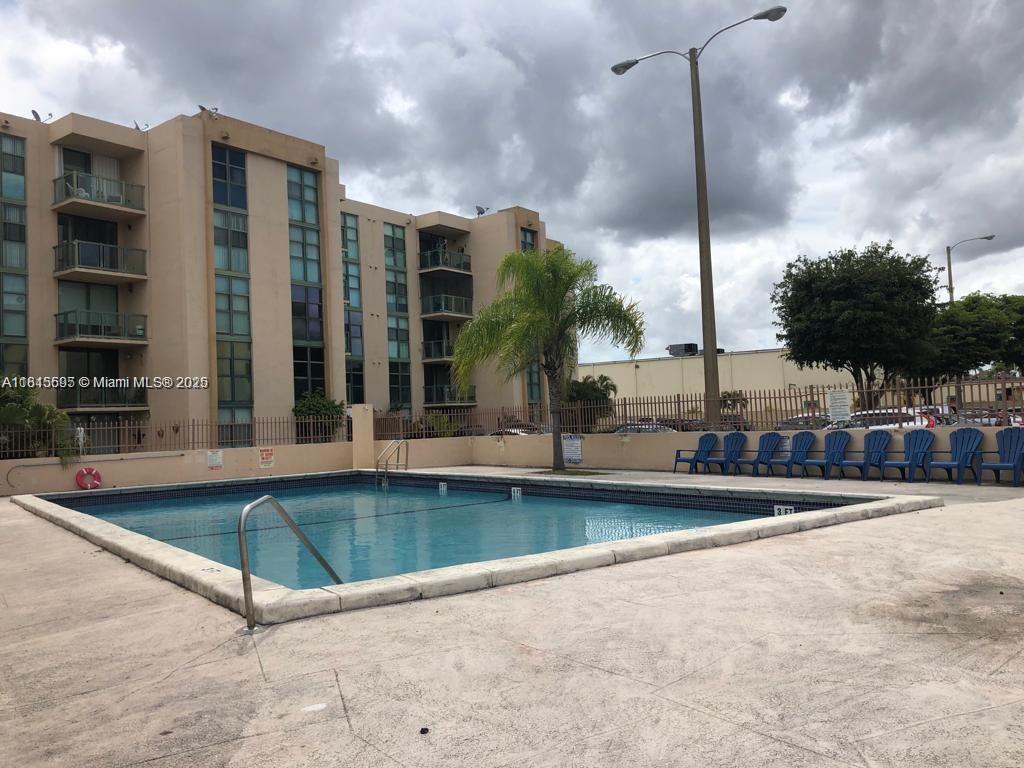 CORAL TOWERS CONDO - Residential